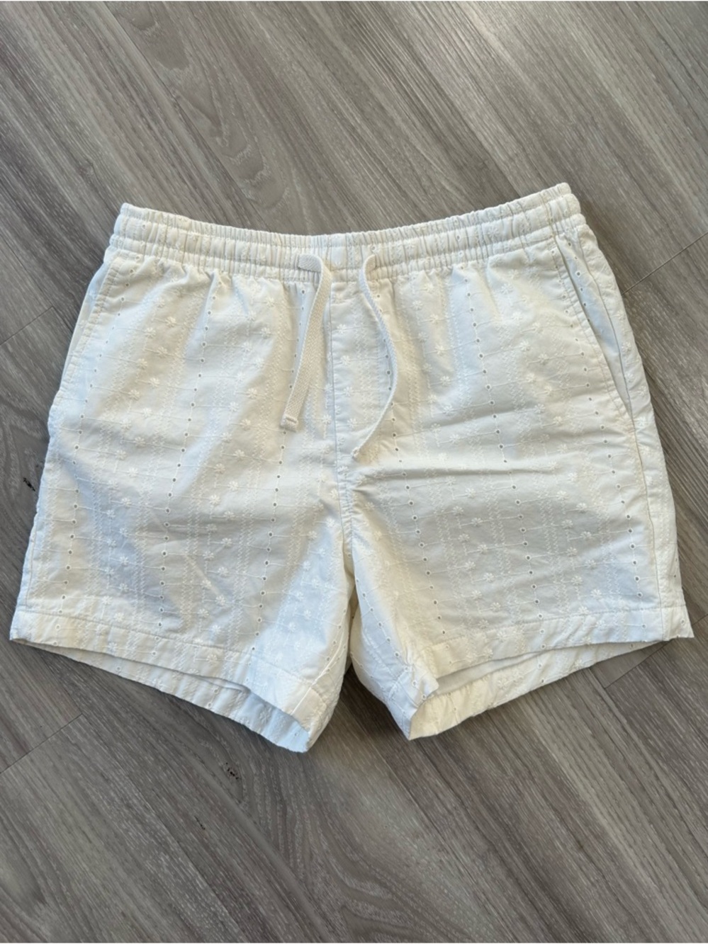5" Patterned Eyelet Casual Lounge Shorts in Cream / Eggshell White (Small)